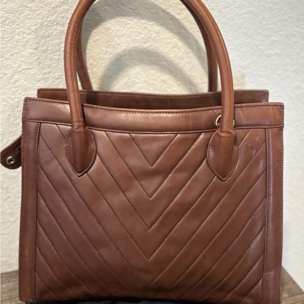 CHANEL Quilted Brown Leather Vintage Shoulder Bag 1990s Collection - Picture 6 of 16